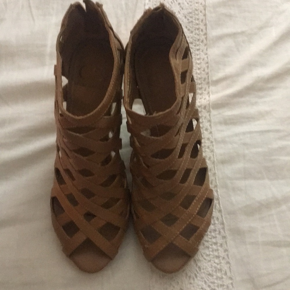 Kelsi dagger wedges